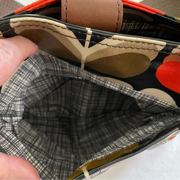 Orla Kiely classic multi-stem print midi crossbody bag with adjustable strap - Picture 14 of 16